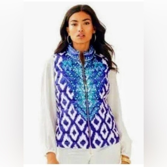 Lilly Pulitzer Essia Masterpiece Puffer Vest in Blue Ikat Print Size: S - Picture 1 of 8